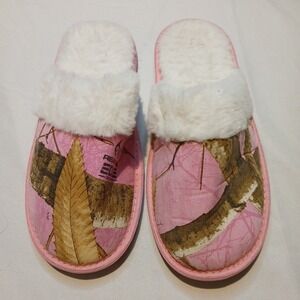 Pink Camo Slippers Size 8 Women's NWOT!